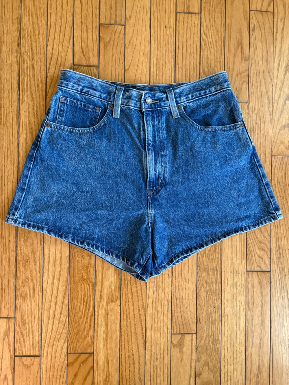 Levi's Blue High-waisted Denim Jean mom Shorts women’s size 30 blue medium wash